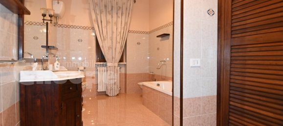 7 bedrooms Villa in Roccamontepiano, Italy No. 76066 22