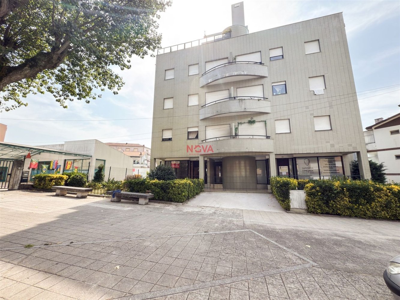 135m² Commercial property in Ermesinde, Portugal No. 235008