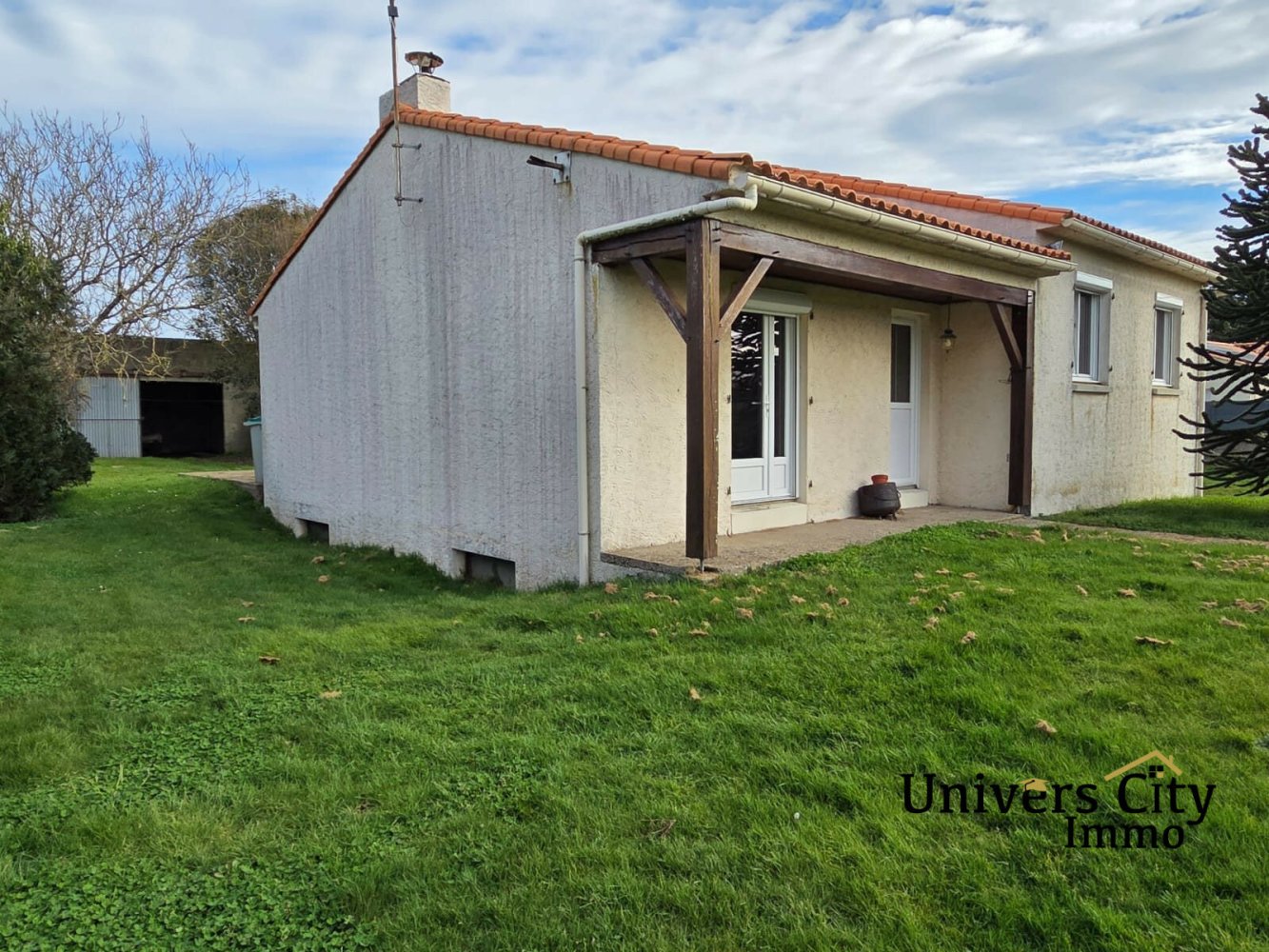 3 bedrooms House in Lege, France No. 191784