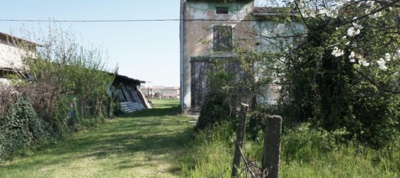 8 rooms House in Parma, Italy No. 231867 6