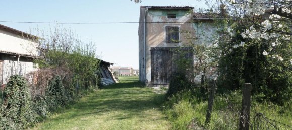 8 rooms House in Parma, Italy No. 231867 11