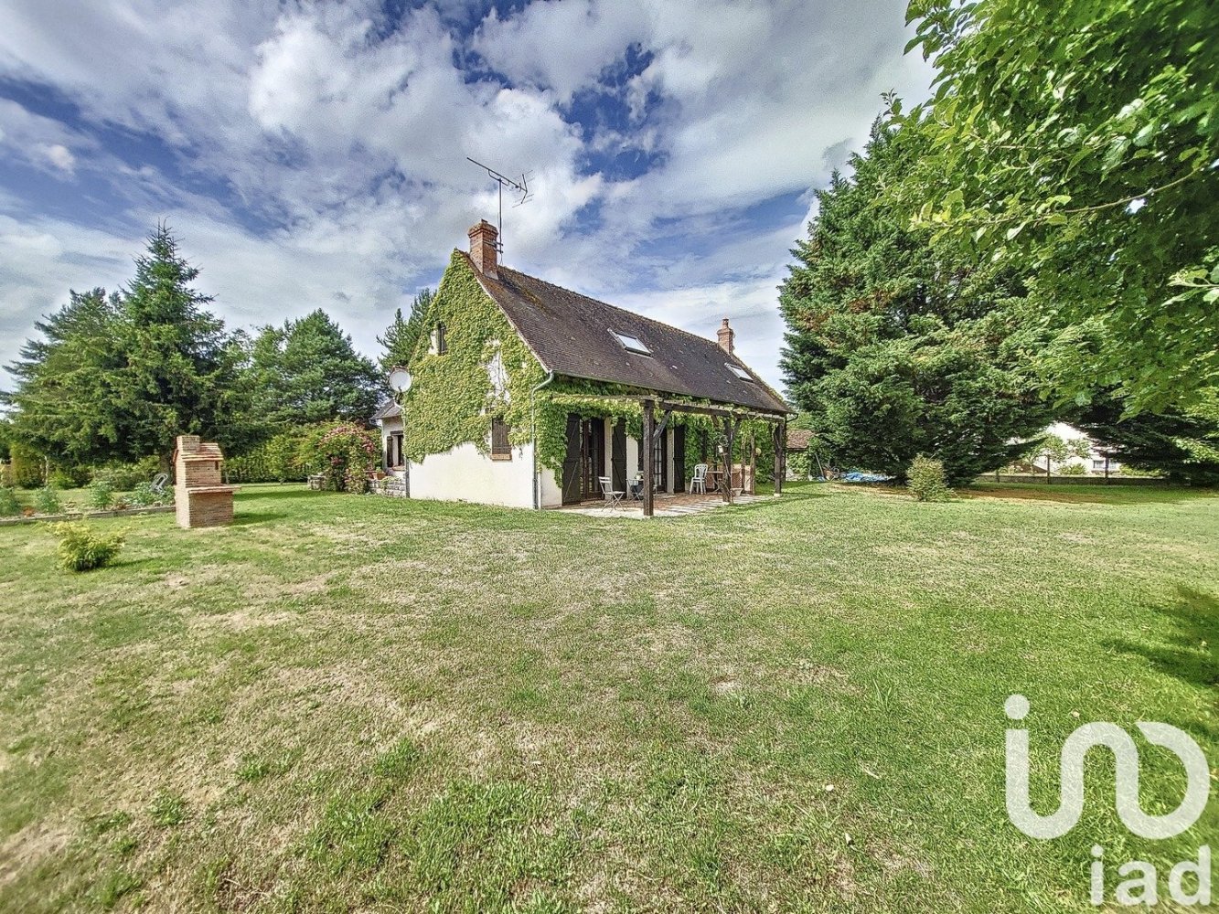 9 rooms House in Lorris, France No. 221723