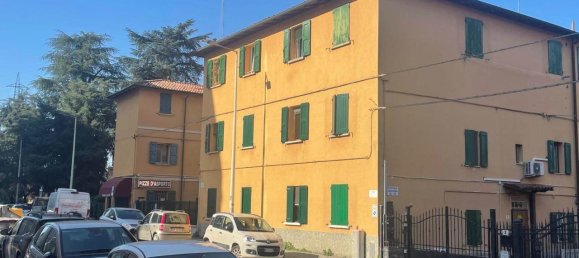 3 rooms Apartment in Bologna, Italy No. 43475 2