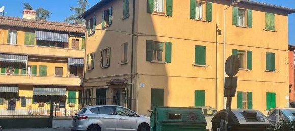 3 rooms Apartment in Bologna, Italy No. 43475 3