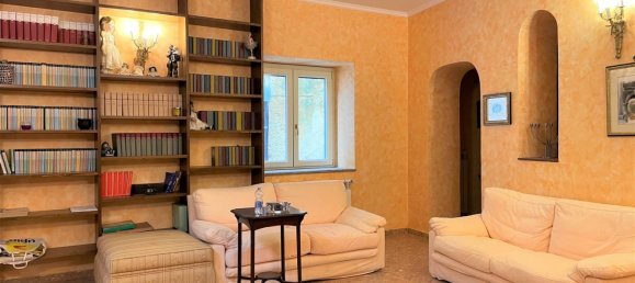 8-salle Appartement à Catanzaro, Italy No. 218099 3