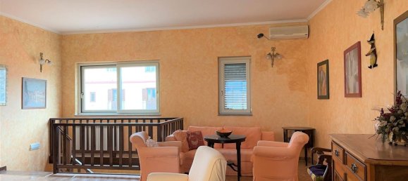 8-salle Appartement à Catanzaro, Italy No. 218099 29