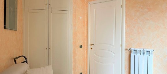 8-salle Appartement à Catanzaro, Italy No. 218099 12