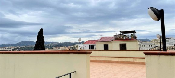 8-salle Appartement à Catanzaro, Italy No. 218099 32