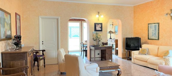 8-salle Appartement à Catanzaro, Italy No. 218099 26