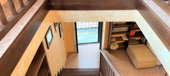 8-salle Appartement à Catanzaro, Italy No. 218099 22