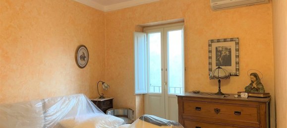 8-salle Appartement à Catanzaro, Italy No. 218099 13