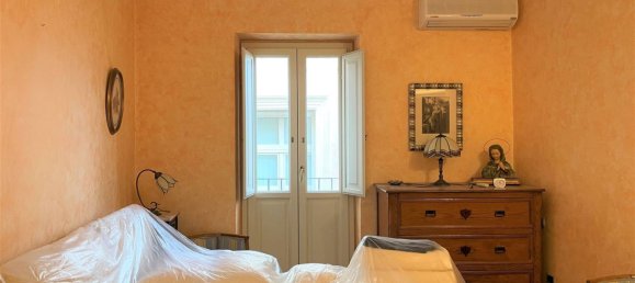 8-salle Appartement à Catanzaro, Italy No. 218099 15