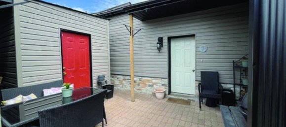 3 bedrooms House in Hamilton, Canada No. 370 8