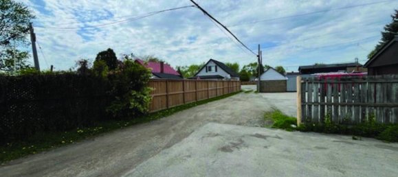 3 bedrooms House in Hamilton, Canada No. 370 7