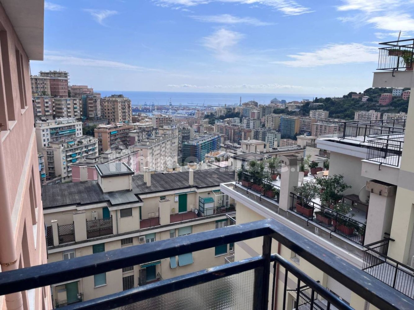 2 bedrooms Apartment in Genoa, Italy No. 401608