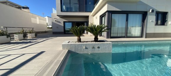 Casa de 5 dormitorios en San Miguel de Salinas, Spain No. 185958 66