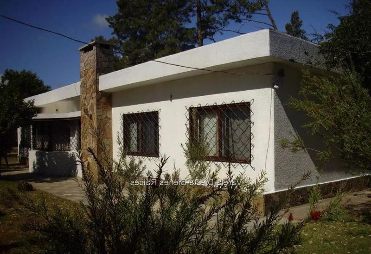 Casa de 2 dormitorios en Canelones, Uruguay No. 10540