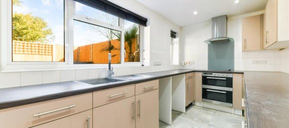 1 Schlafzimmer Wohnung in Ashtead, United Kingdom, Nr. 9769 2