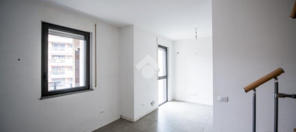 Дуплекс с 3 комнатами в Милан, Италия № 240644 10