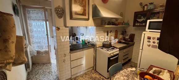 6 rooms Apartment in Carrara, Italy No. 194362 2