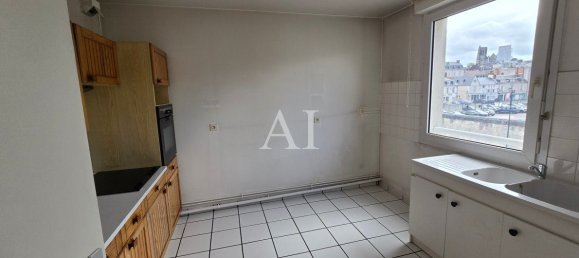 2 bedrooms Apartment in Bourges, France No. 60771 6