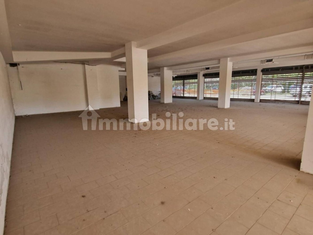 Imóvel comercial em Pomezia, Italy 440 m² N.º 319576