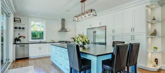 4 bedrooms House in Burlington, Canada No. 502 12