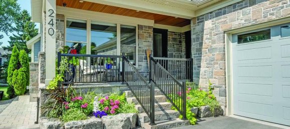 4 bedrooms House in Burlington, Canada No. 502 2