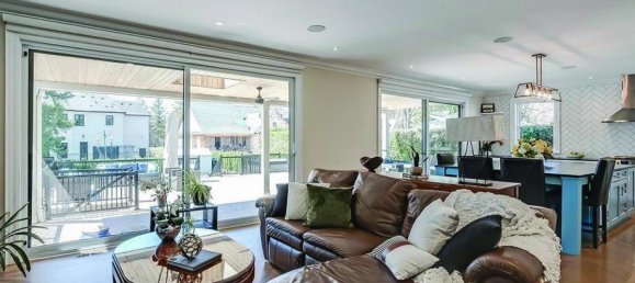 4 bedrooms House in Burlington, Canada No. 502 11