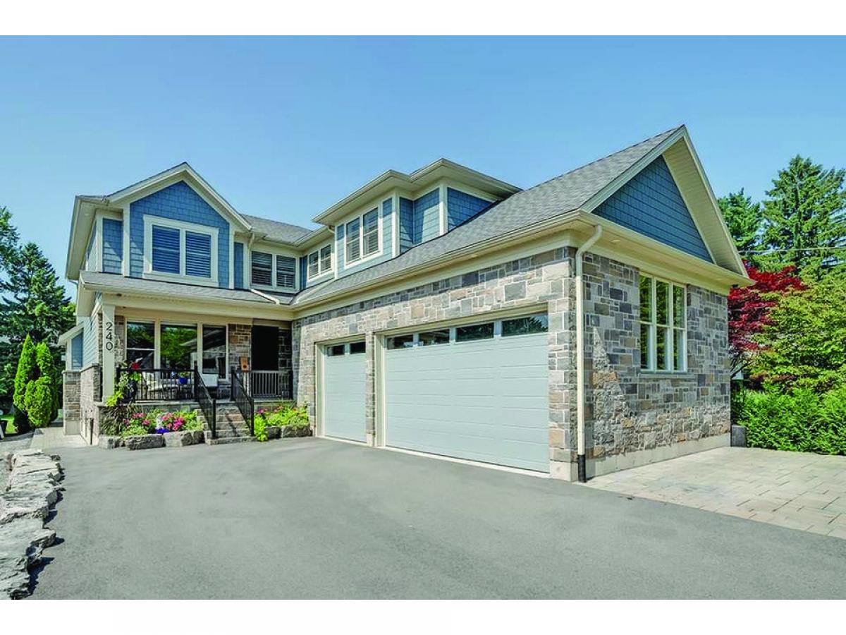 4 bedrooms House in Burlington, Canada No. 502