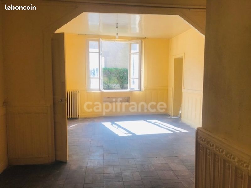 4 bedrooms Townhouse in La Guerche-sur-l'Aubois, France No. 233993