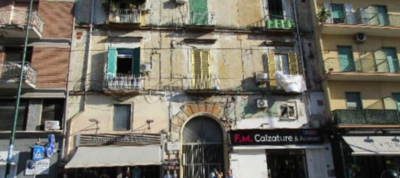 4 rooms Apartment in Naples, Italy No. 12513 2