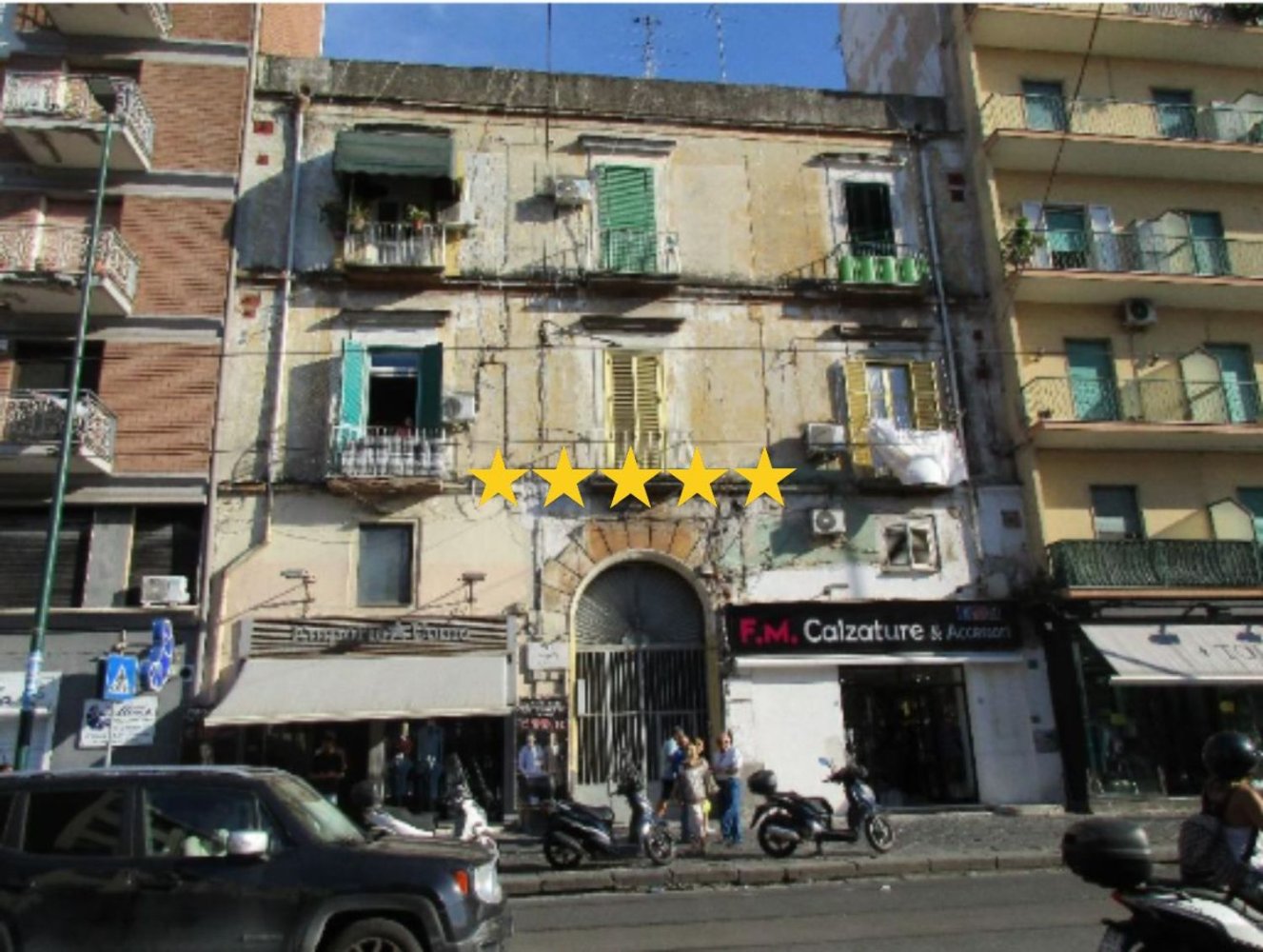 4 rooms Apartment in Naples, Italy No. 12513