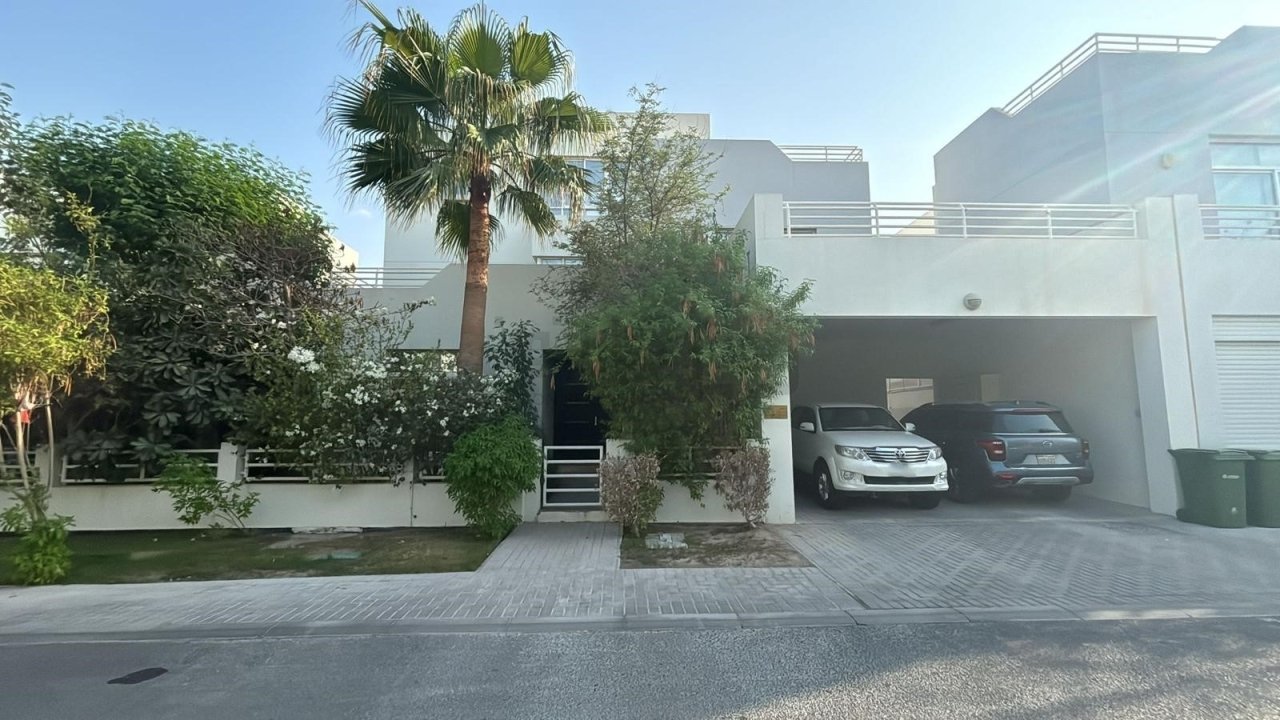 3 bedrooms Villa in Riffa, Bahrain No. 714