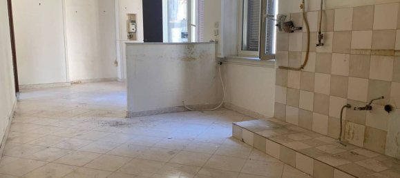 2 bedrooms Apartment in Naples, Italy No. 31558 9