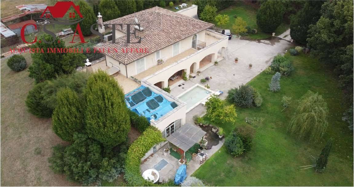 5 rooms Villa in Cervaro, Italy No. 301210