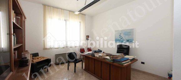 Oficina de 5 habitaciónes en La Maddalena, Italy No. 144302 5