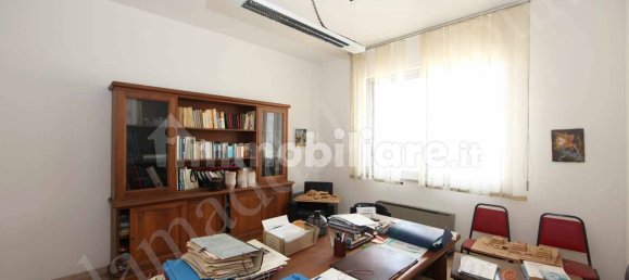 Oficina de 5 habitaciónes en La Maddalena, Italy No. 144302 6