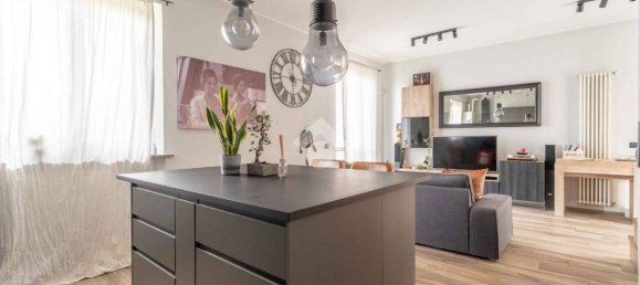 3-salle Appartement à Cusago, Italy No. 347587 4