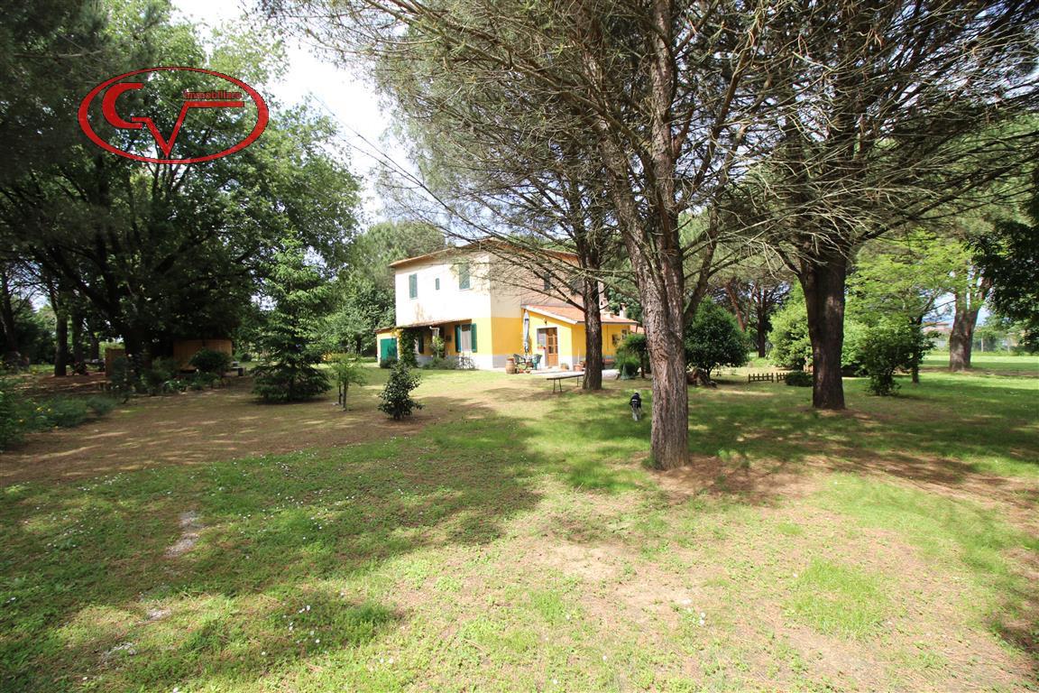 Дом с 8 комнатами в Бучине, Италия № 224614