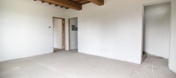 3 rooms House in Prato, Italy No. 21855 2