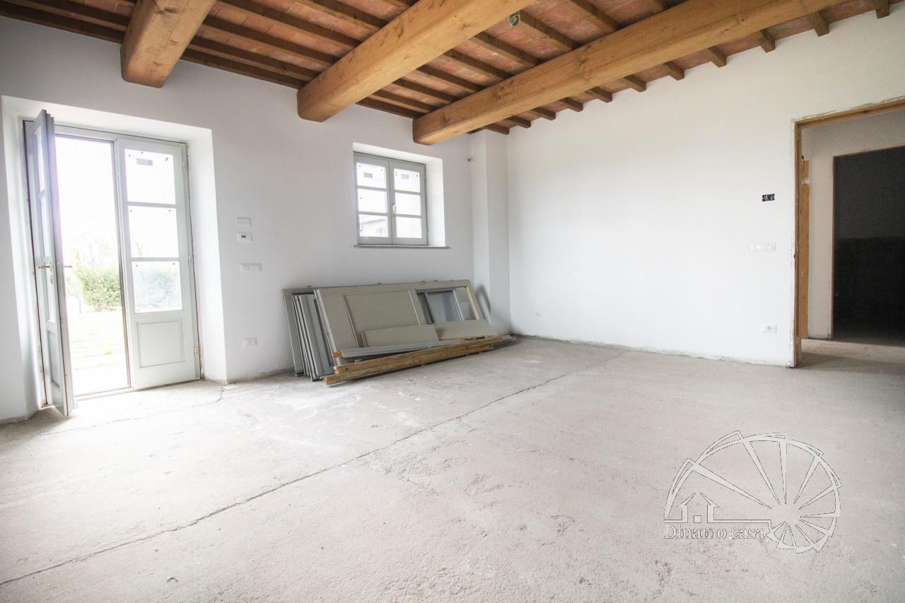 3 rooms House in Prato, Italy No. 21855