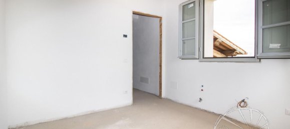 3 rooms House in Prato, Italy No. 21855 6
