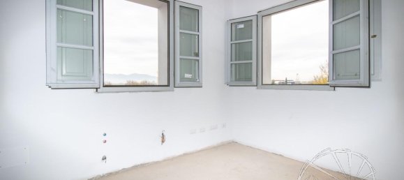 3 rooms House in Prato, Italy No. 21855 11