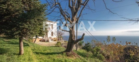 5 Schlafzimmer Gewerbliche Immobilie in Mouresi, Greece, Nr. 759 3