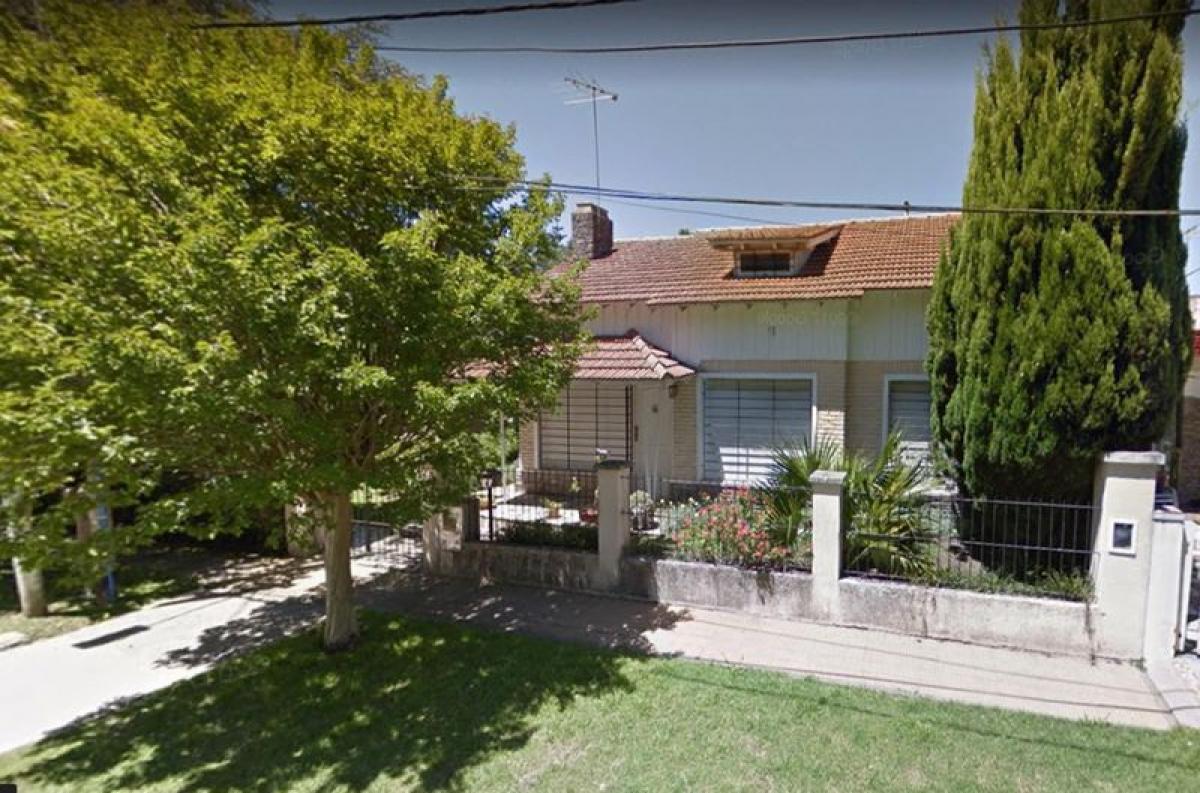 3 bedrooms House in Berazategui, Argentina No. 60594