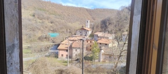 5 rooms Apartment in Preci, Italy No. 13754 2
