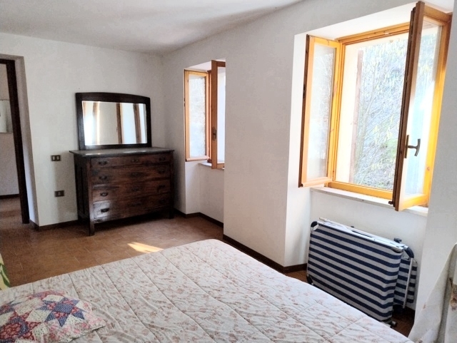 5 rooms Apartment in Preci, Italy No. 13754