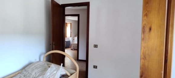 5 rooms Apartment in Preci, Italy No. 13754 4