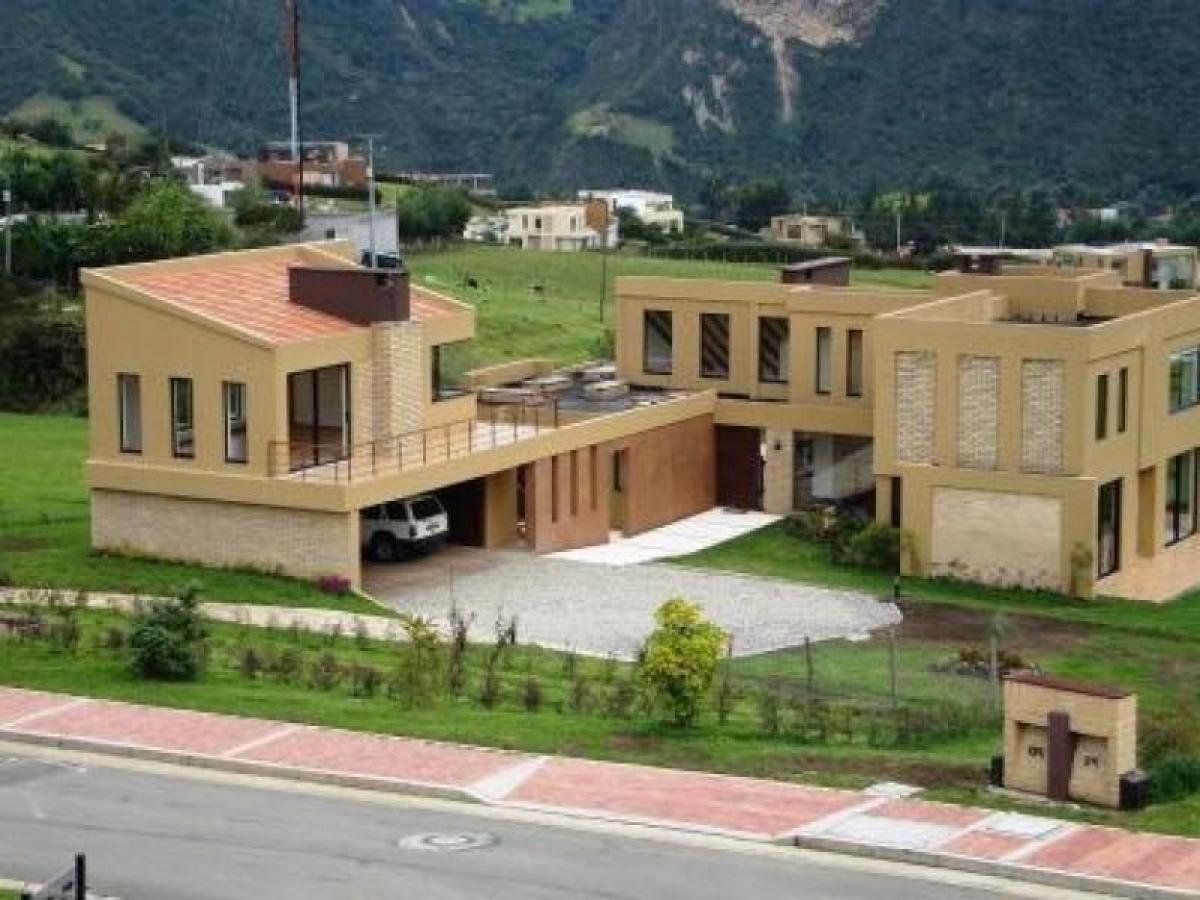 Casa de 4 dormitorios en Cundinamarca, Colombia No. 2055